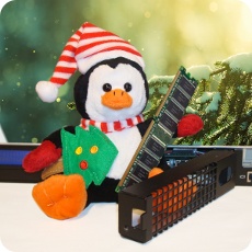 Tux navideño cargado de RAM